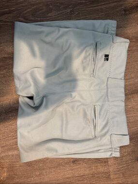 Charlotte Russe Men's Light Gray Athletic Shorts